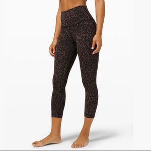 NWT Lululemon Align Crop 21”, size 6 in wild thing camo